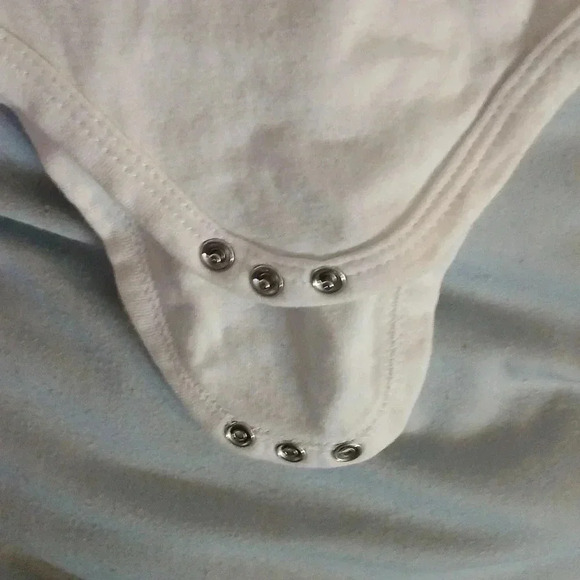 12 months onesie..worn twice..smoke free home..hypoallergenic - Picture 2 of 4